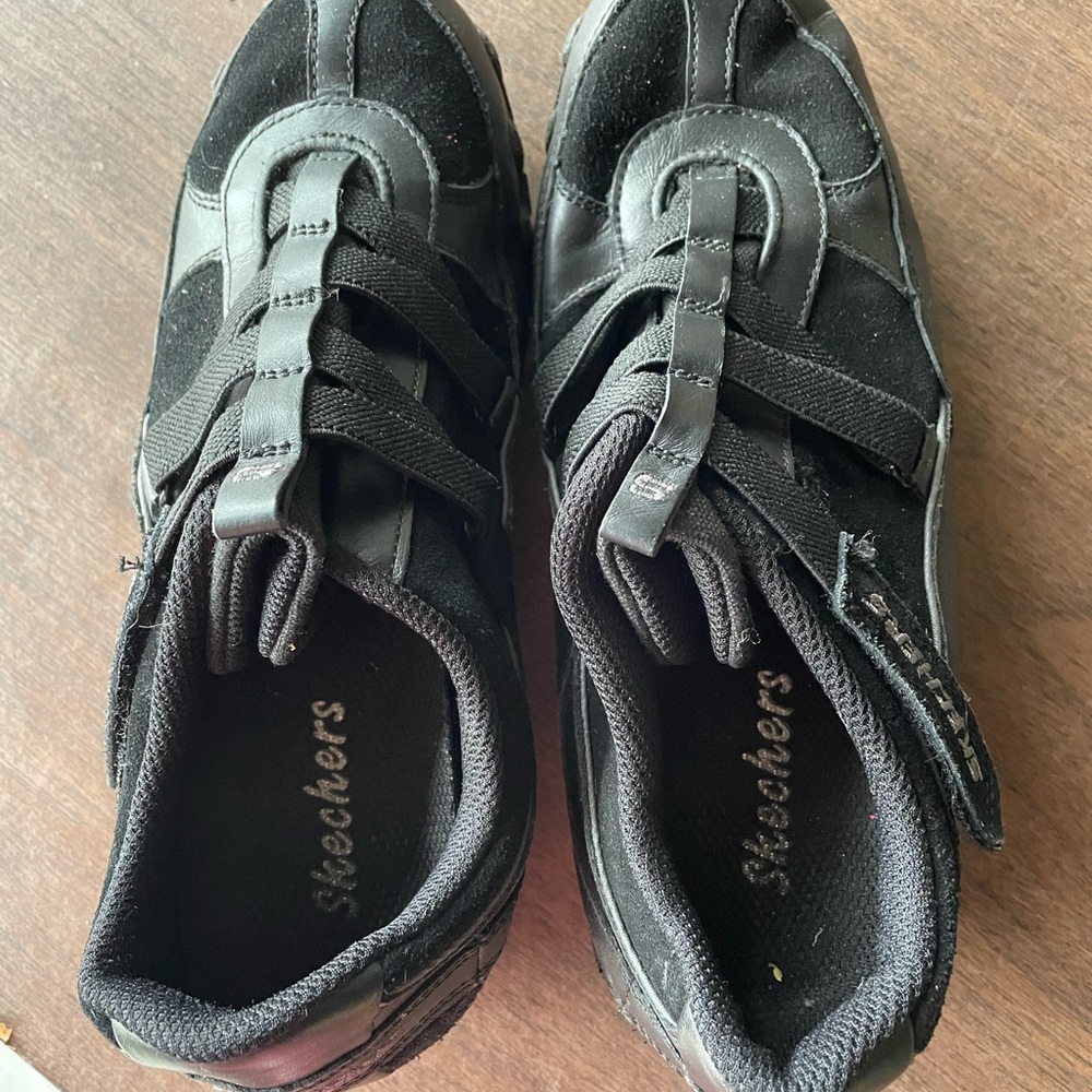 Sketchers black women sneakers